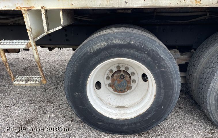 image for item OG9986 1998 International  2554 digger derrick truck