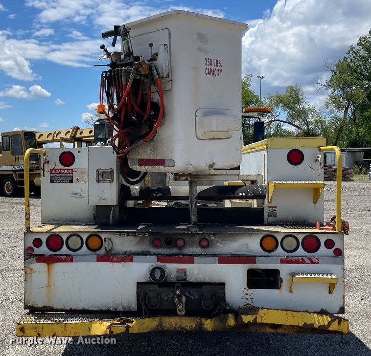 image for item OG9987 2004 International  4300 bucket truck