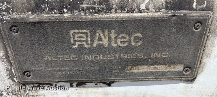 image for item OG9987 2004 International  4300 bucket truck