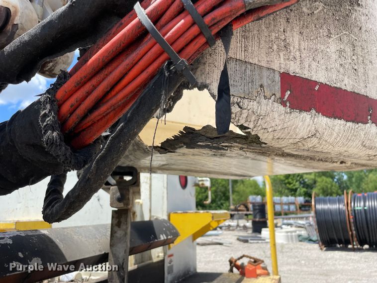 image for item OG9987 2004 International  4300 bucket truck