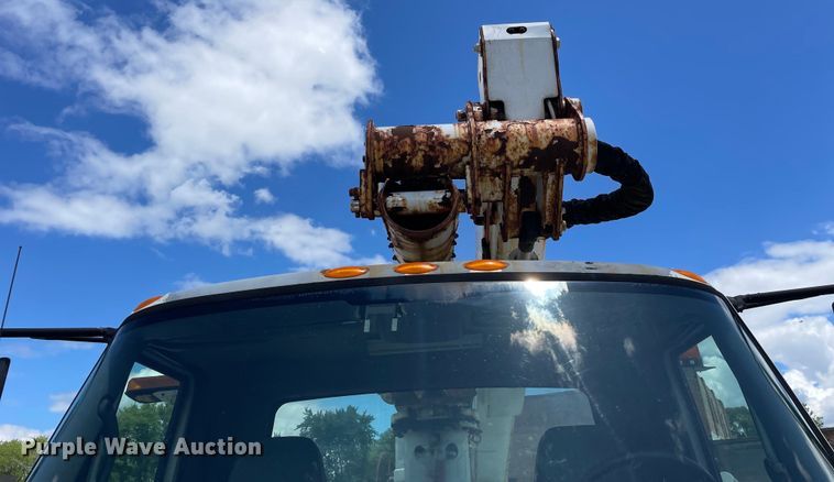 image for item OG9987 2004 International  4300 bucket truck