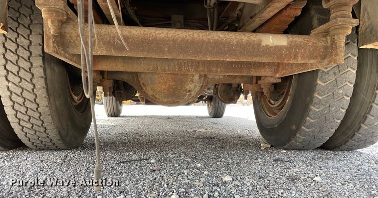 image for item OG9987 2004 International  4300 bucket truck