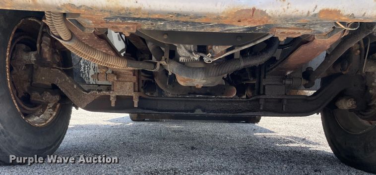 image for item OG9987 2004 International  4300 bucket truck