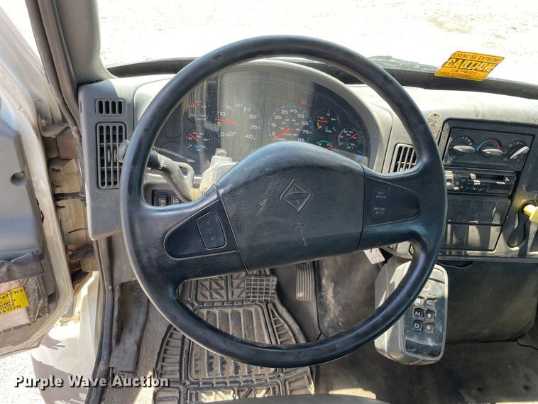 image for item OG9987 2004 International  4300 bucket truck