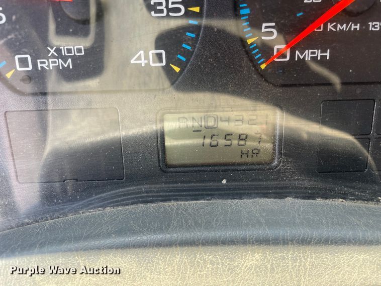 image for item OG9987 2004 International  4300 bucket truck