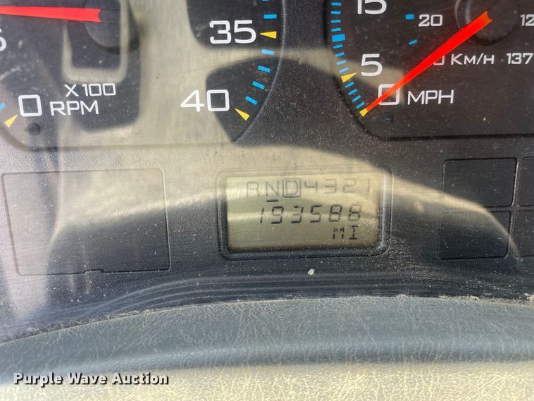 image for item OG9987 2004 International  4300 bucket truck