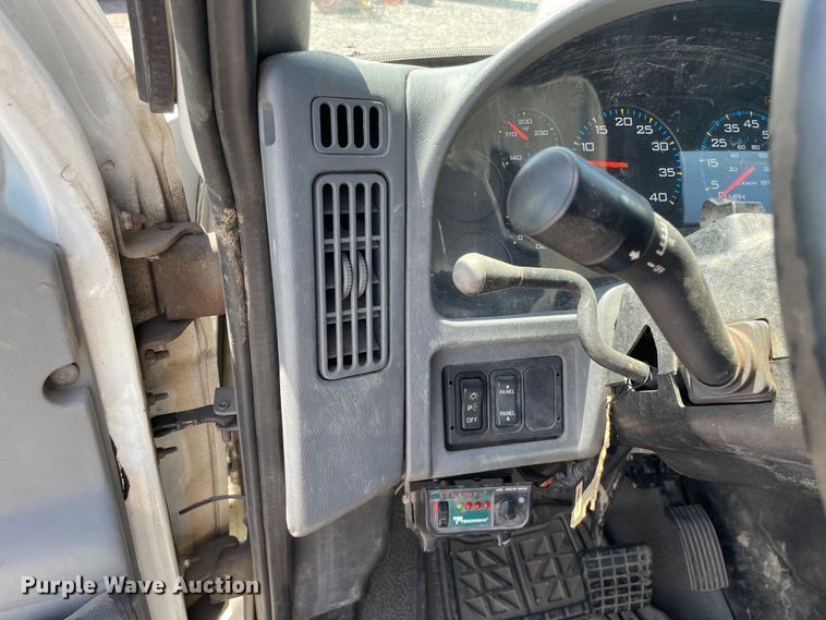 image for item OG9987 2004 International  4300 bucket truck