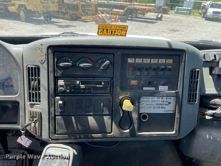 image for item OG9987 2004 International  4300 bucket truck