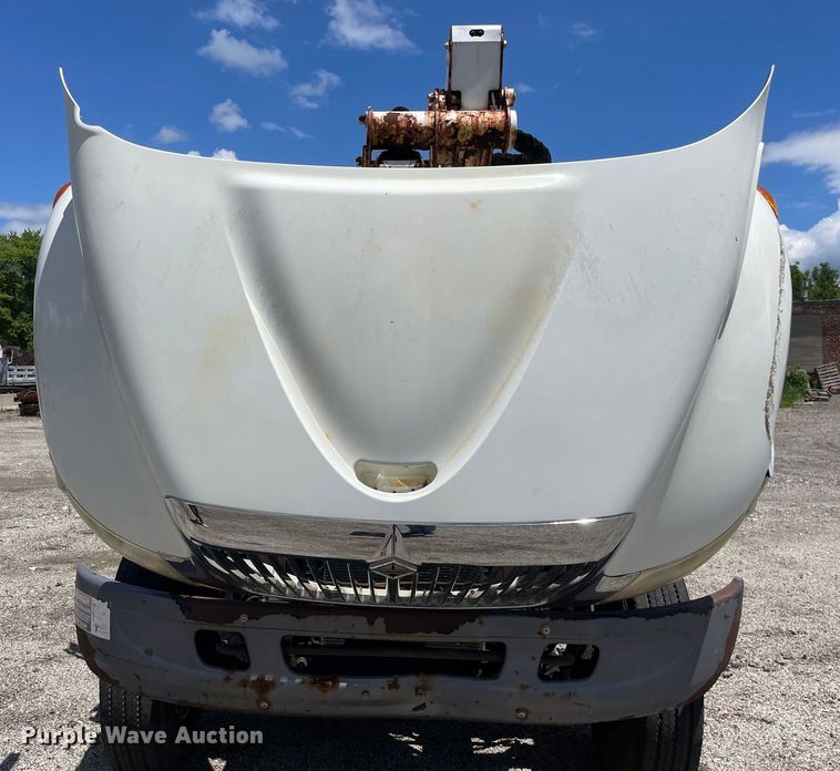 image for item OG9987 2004 International  4300 bucket truck