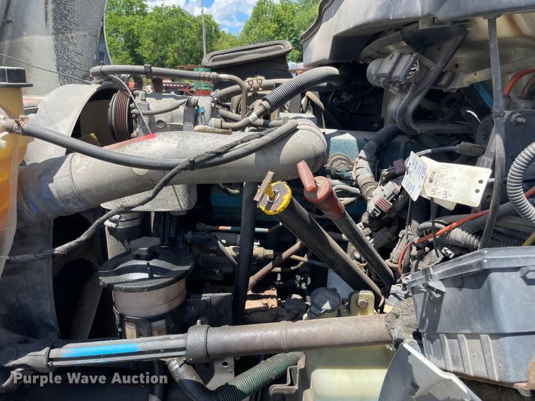 image for item OG9987 2004 International  4300 bucket truck