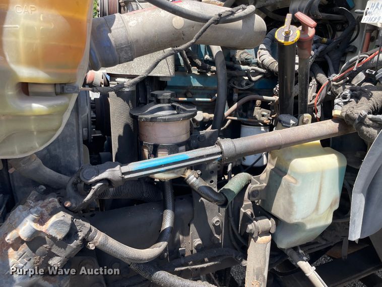 image for item OG9987 2004 International  4300 bucket truck