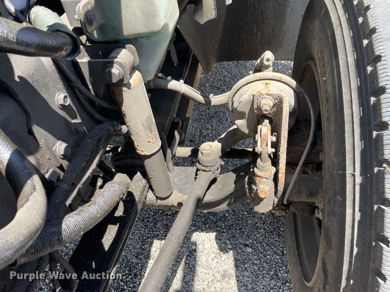 image for item OG9987 2004 International  4300 bucket truck