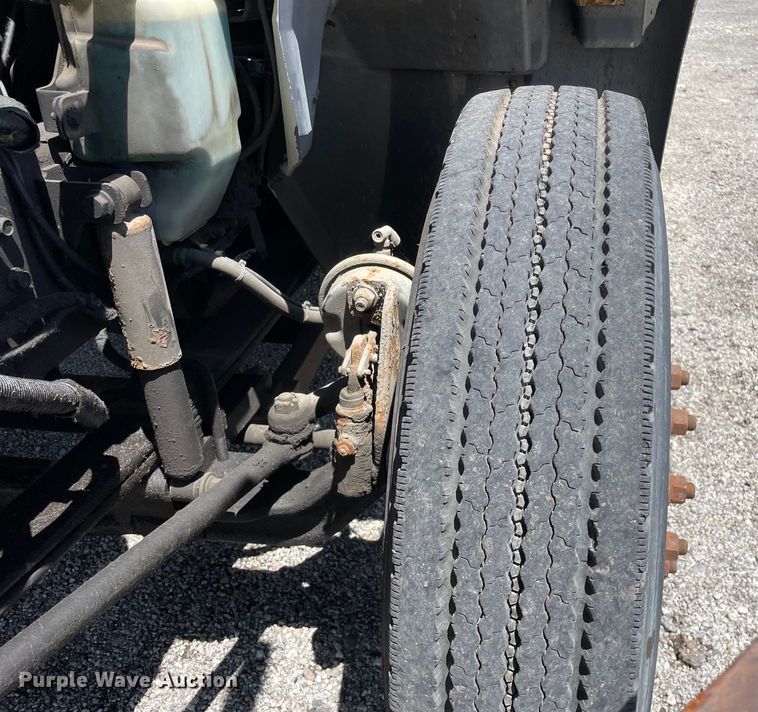 image for item OG9987 2004 International  4300 bucket truck