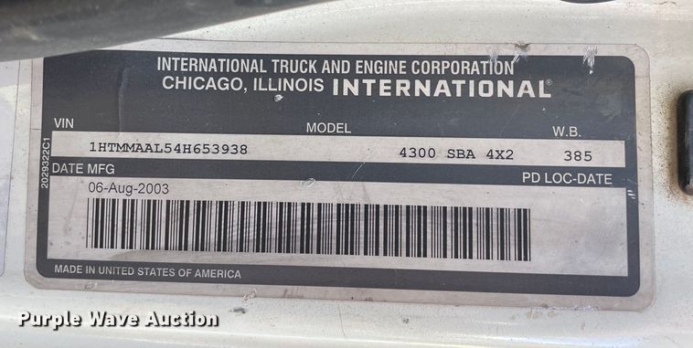 image for item OG9987 2004 International  4300 bucket truck