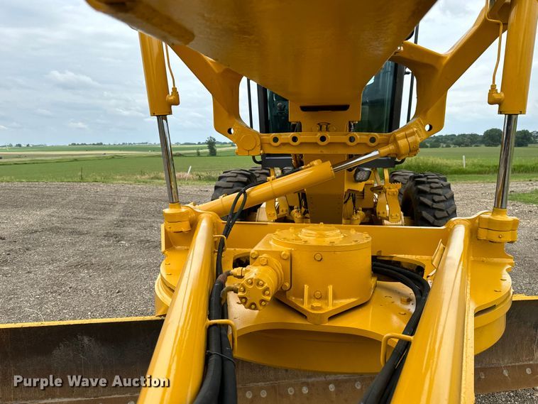 image for item OH9029 2002 John Deere  672CH Series II motor grader