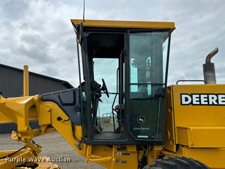 image for item OH9029 2002 John Deere  672CH Series II motor grader