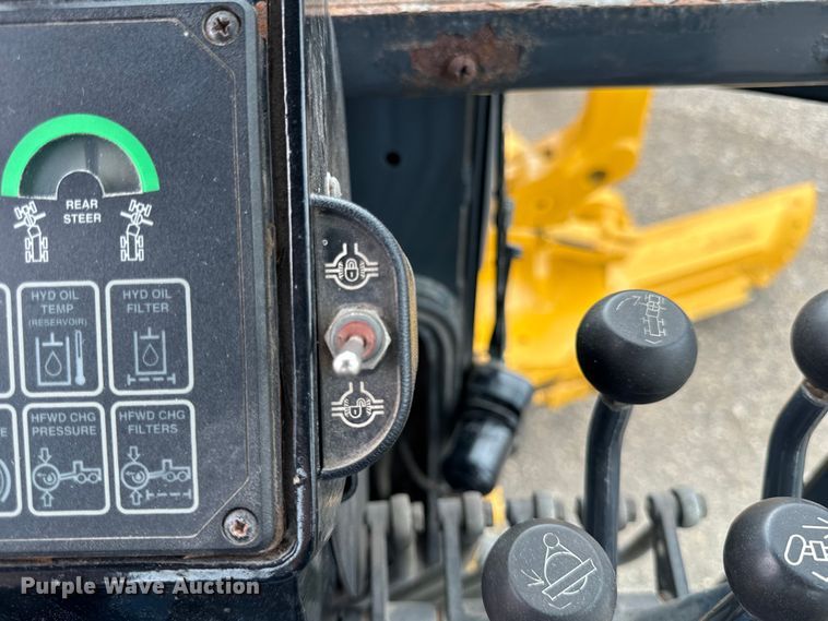 image for item OH9029 2002 John Deere  672CH Series II motor grader