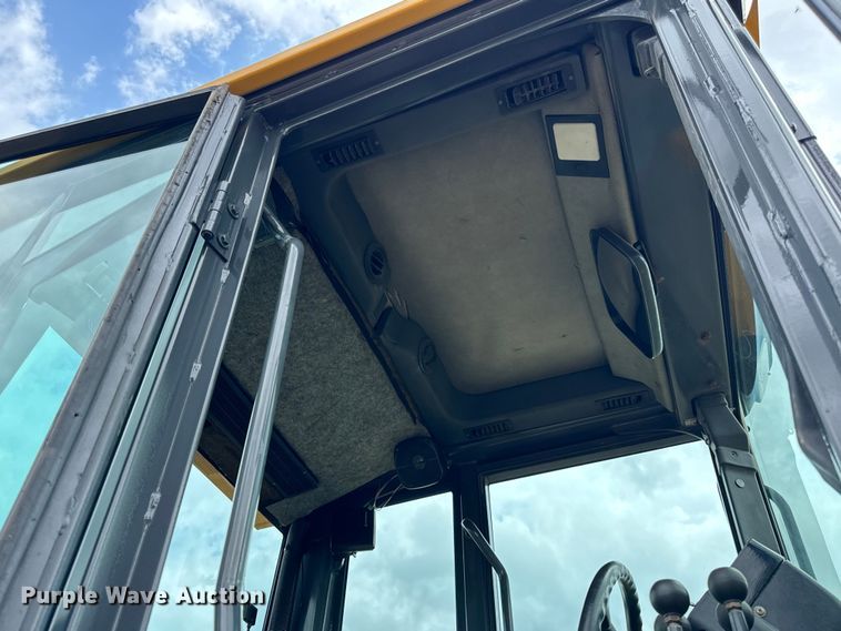 image for item OH9029 2002 John Deere  672CH Series II motor grader