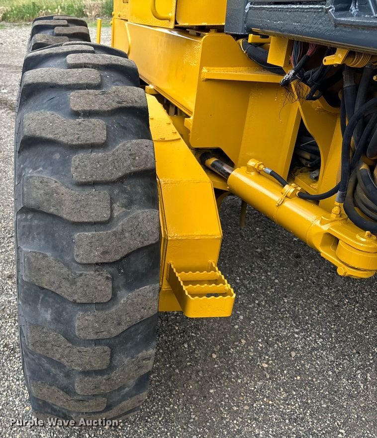 image for item OH9029 2002 John Deere  672CH Series II motor grader