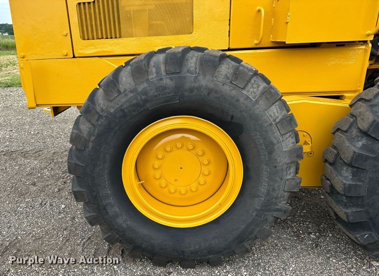 image for item OH9029 2002 John Deere  672CH Series II motor grader