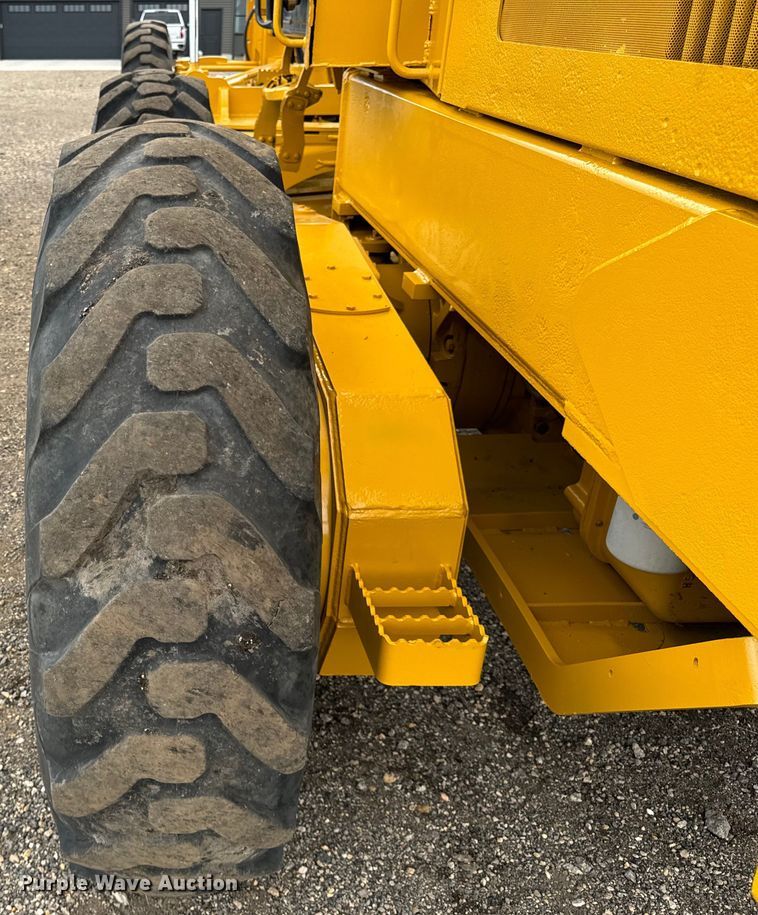 image for item OH9029 2002 John Deere  672CH Series II motor grader