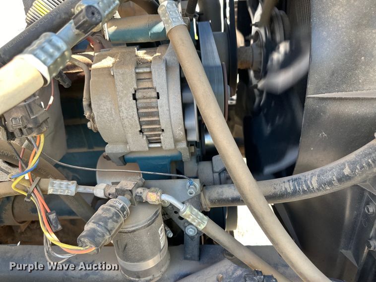 image for item OI9110 2000 International 4700 pulling truck