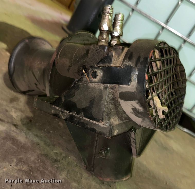 image for item OI9110 2000 International 4700 pulling truck