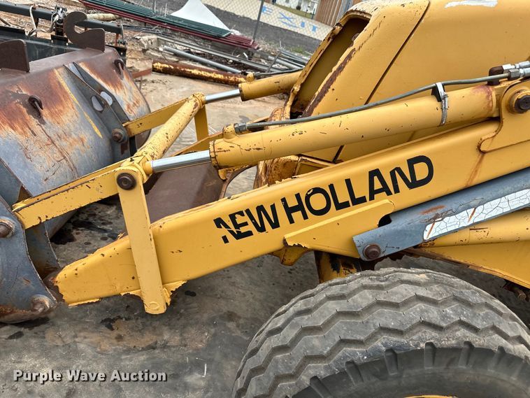 image for item OI9138 1996 New Holland 555E backhoe