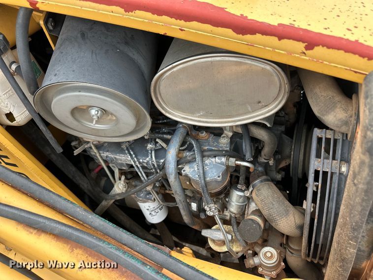 image for item OI9138 1996 New Holland 555E backhoe