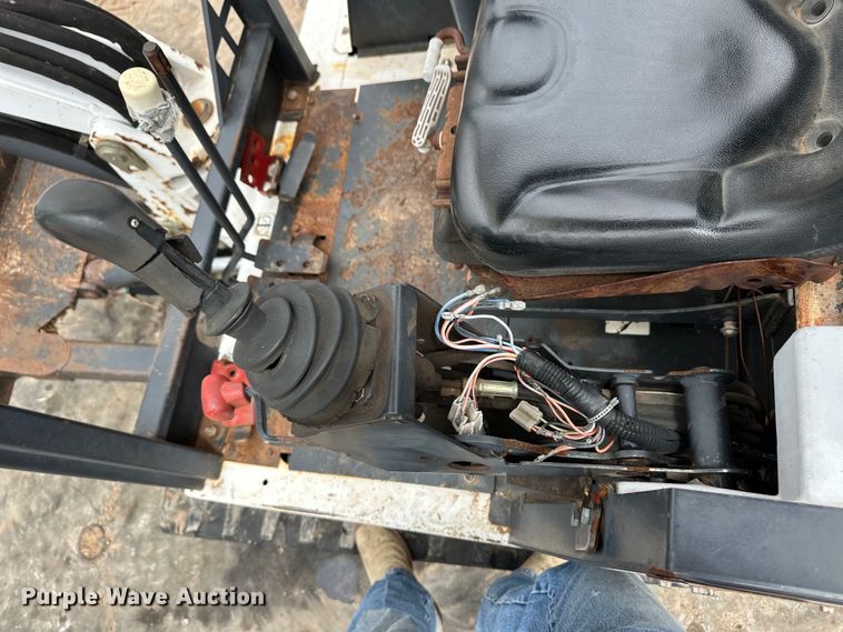 image for item OI9141 1999 Bobcat 331 mini excavator