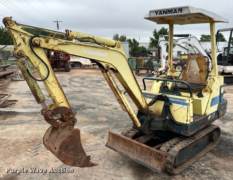 image for item OI9142 Yanmar B12 mini excavator