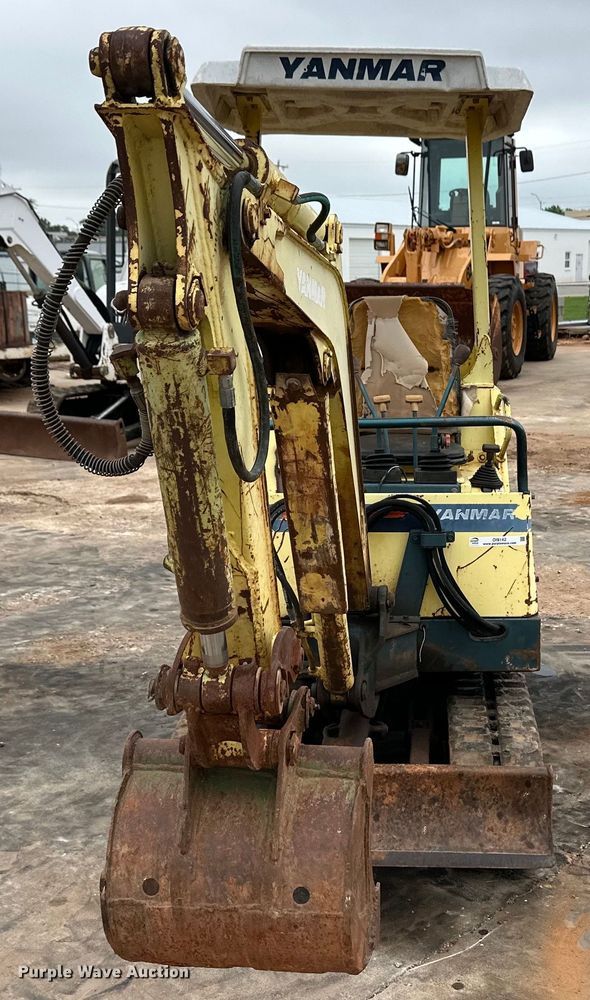 image for item OI9142 Yanmar B12 mini excavator