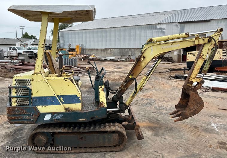 image for item OI9142 Yanmar B12 mini excavator