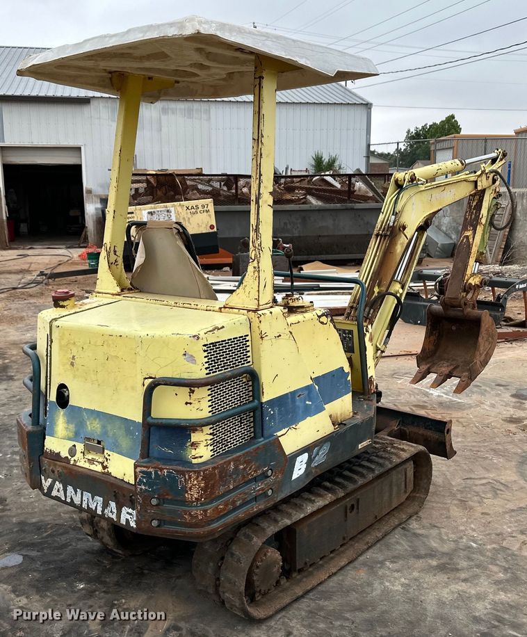 image for item OI9142 Yanmar B12 mini excavator