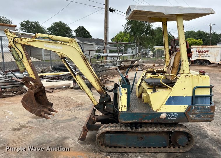 image for item OI9142 Yanmar B12 mini excavator