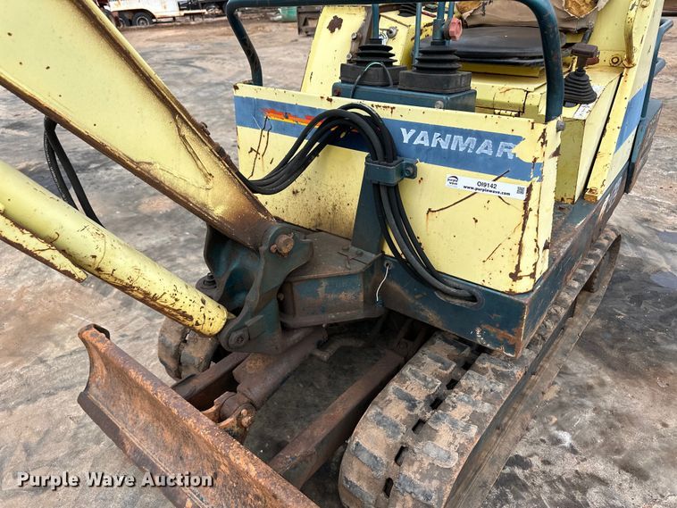 image for item OI9142 Yanmar B12 mini excavator
