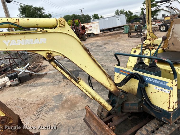 image for item OI9142 Yanmar B12 mini excavator