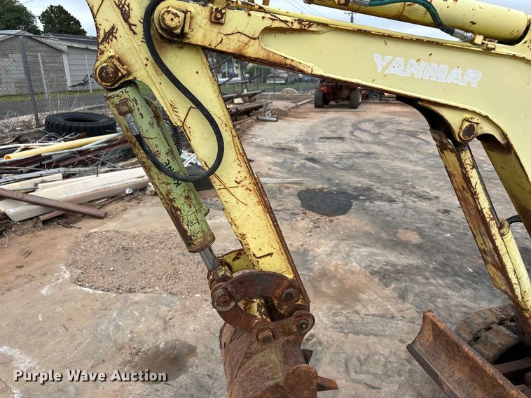image for item OI9142 Yanmar B12 mini excavator
