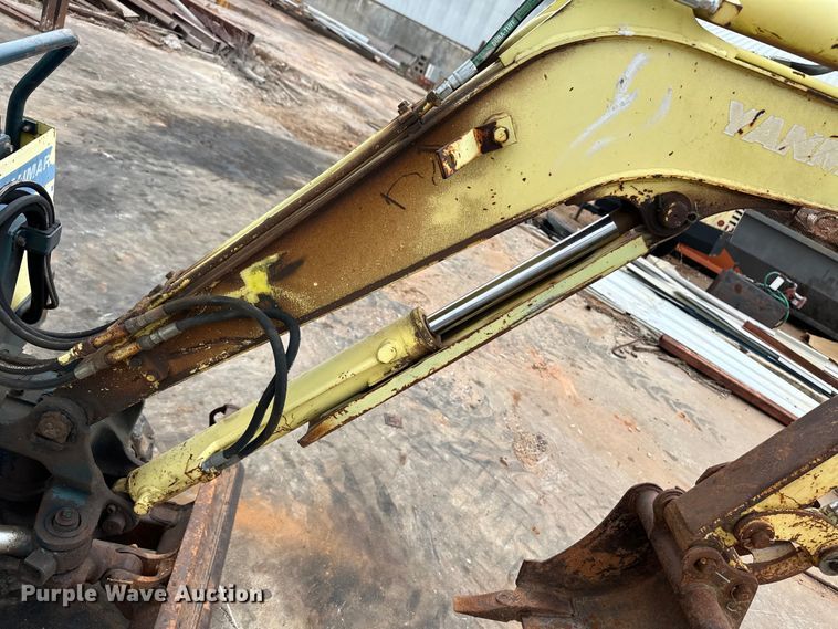 image for item OI9142 Yanmar B12 mini excavator