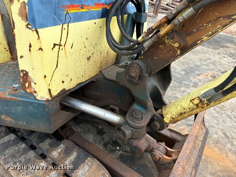 image for item OI9142 Yanmar B12 mini excavator