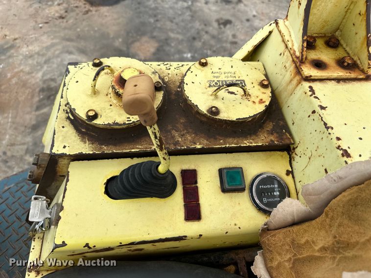 image for item OI9142 Yanmar B12 mini excavator