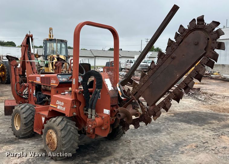 image for item OI9143 2000 Ditch Witch 3700 trencher