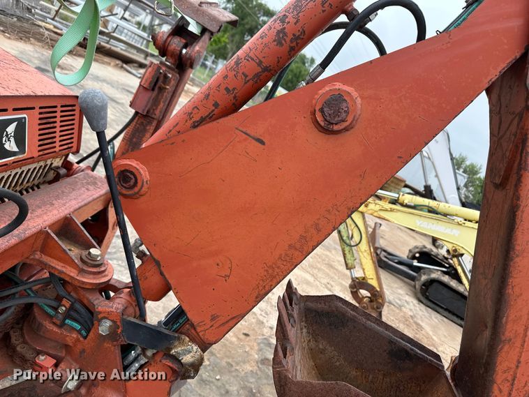image for item OI9143 2000 Ditch Witch 3700 trencher