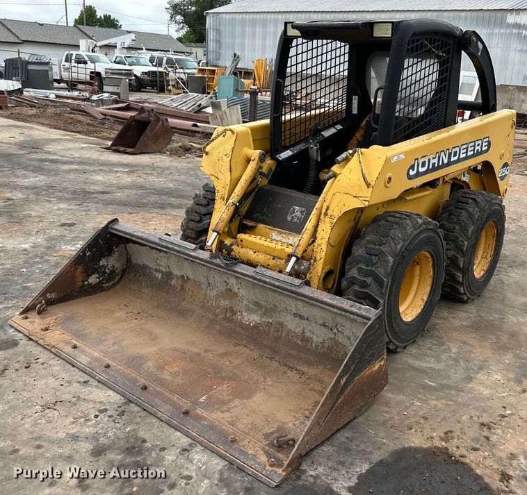 image for item OI9144 1999 John Deere 250 skid steer loader