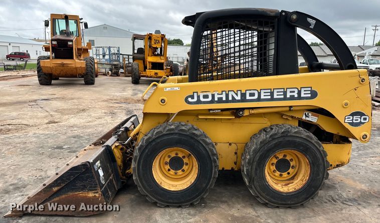 image for item OI9144 1999 John Deere 250 skid steer loader