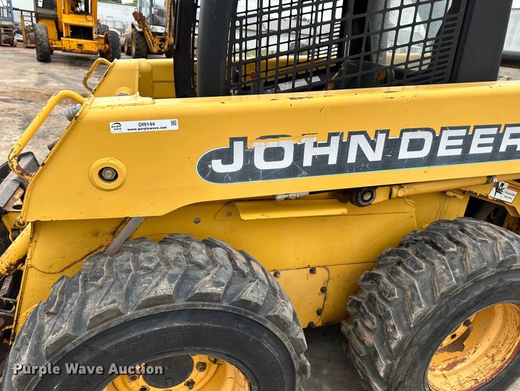 image for item OI9144 1999 John Deere 250 skid steer loader