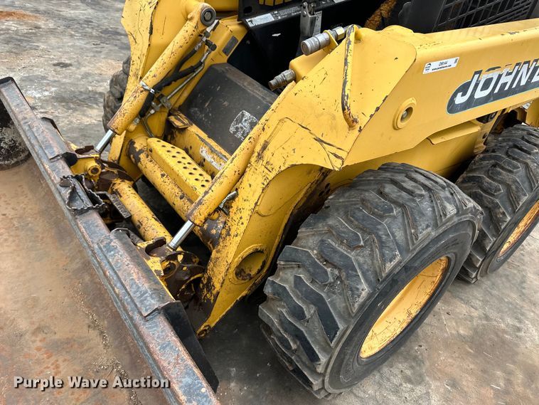 image for item OI9144 1999 John Deere 250 skid steer loader