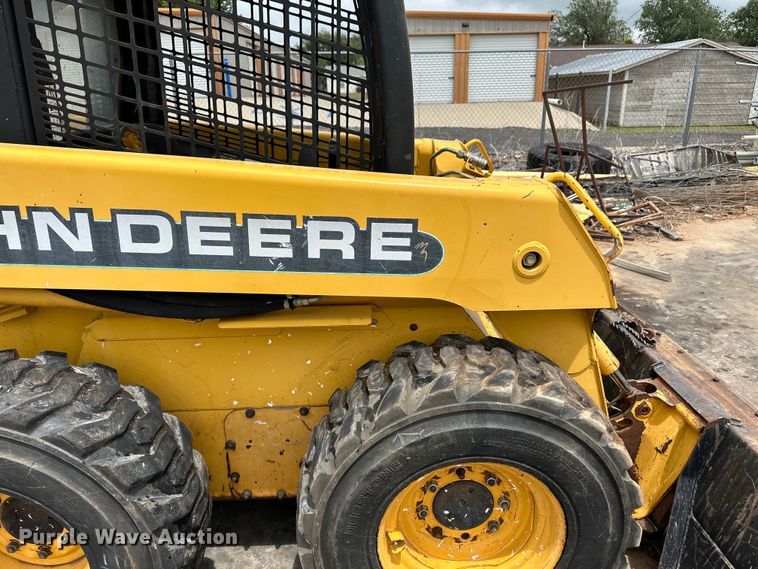 image for item OI9144 1999 John Deere 250 skid steer loader