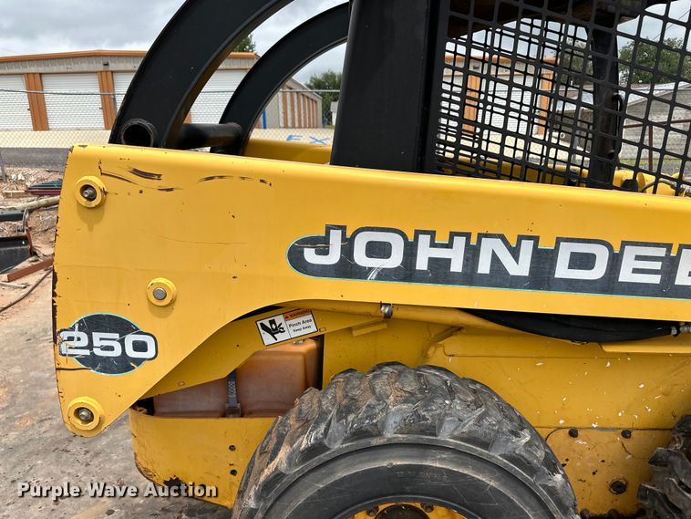 image for item OI9144 1999 John Deere 250 skid steer loader