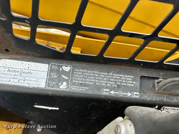 image for item OI9144 1999 John Deere 250 skid steer loader